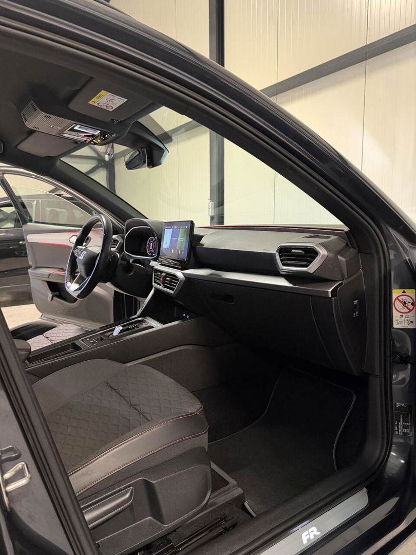 SEAT Leon Sportstourer Seat Leon 1.5 eTSI FR 150PK Virtual Carplay Camera Trekhaak Winterpack