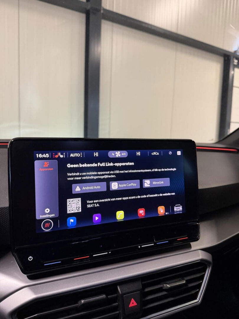 SEAT Leon Sportstourer Seat Leon 1.5 eTSI FR 150PK Virtual Carplay Camera Trekhaak Winterpack