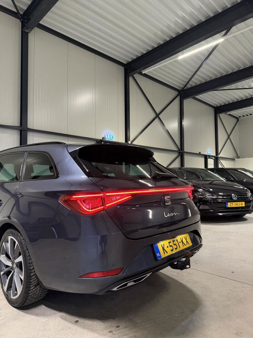 SEAT Leon Sportstourer Seat Leon 1.5 eTSI FR 150PK Virtual Carplay Camera Trekhaak Winterpack