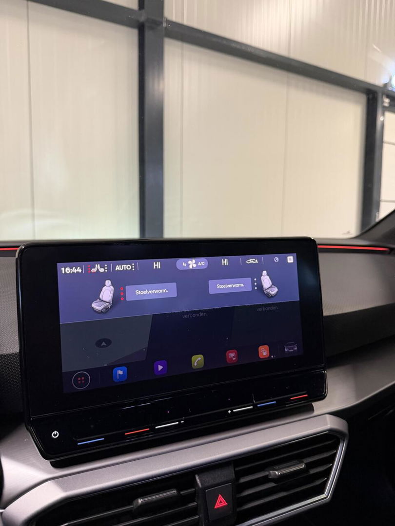 SEAT Leon Sportstourer Seat Leon 1.5 eTSI FR 150PK Virtual Carplay Camera Trekhaak Winterpack