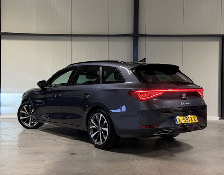 SEAT Leon Sportstourer Seat Leon 1.5 eTSI FR 150PK Virtual Carplay Camera Trekhaak Winterpack