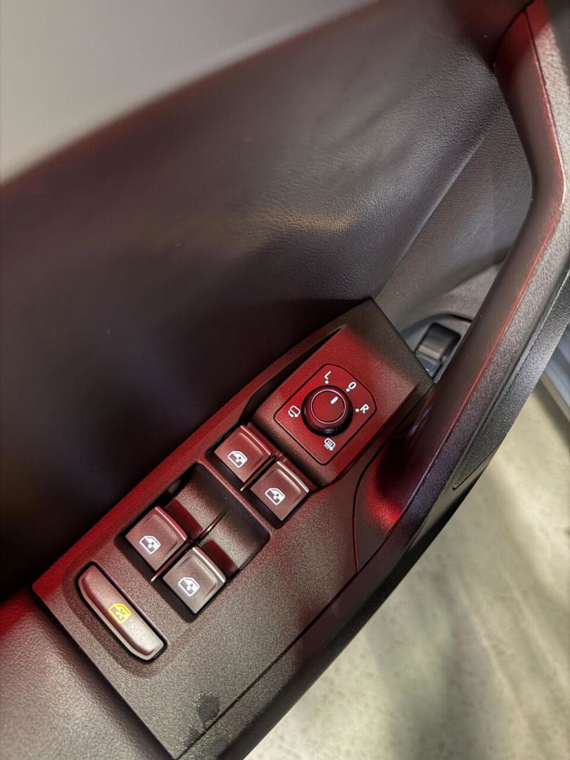 SEAT Leon Sportstourer Seat Leon 1.5 eTSI FR 150PK Virtual Carplay Camera Trekhaak Winterpack