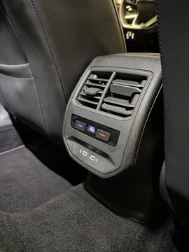 SEAT Leon Sportstourer Seat Leon 1.5 eTSI FR 150PK Virtual Carplay Camera Trekhaak Winterpack