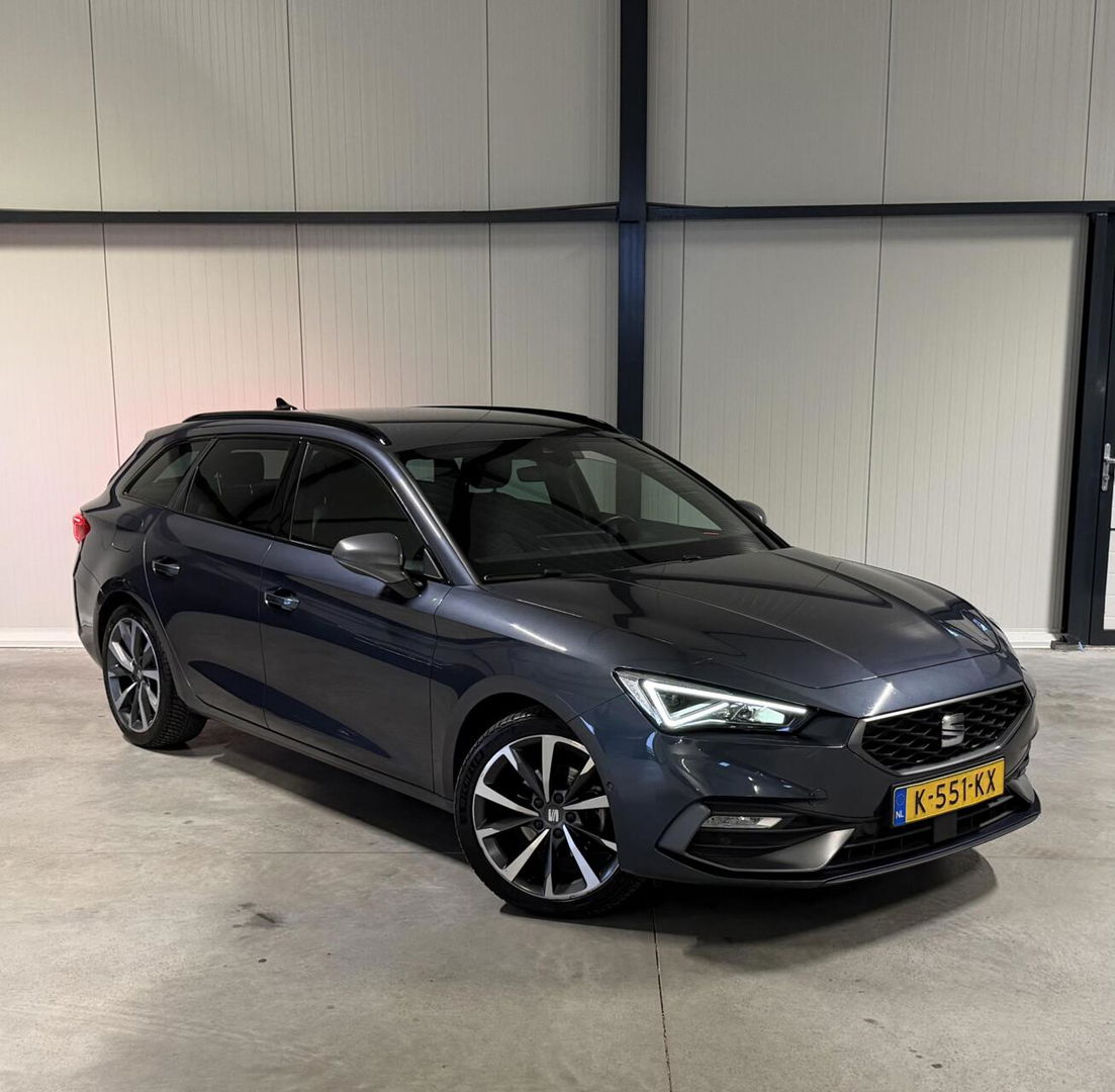 SEAT Leon Sportstourer Seat Leon 1.5 eTSI FR 150PK Virtual Carplay Camera Trekhaak Winterpack