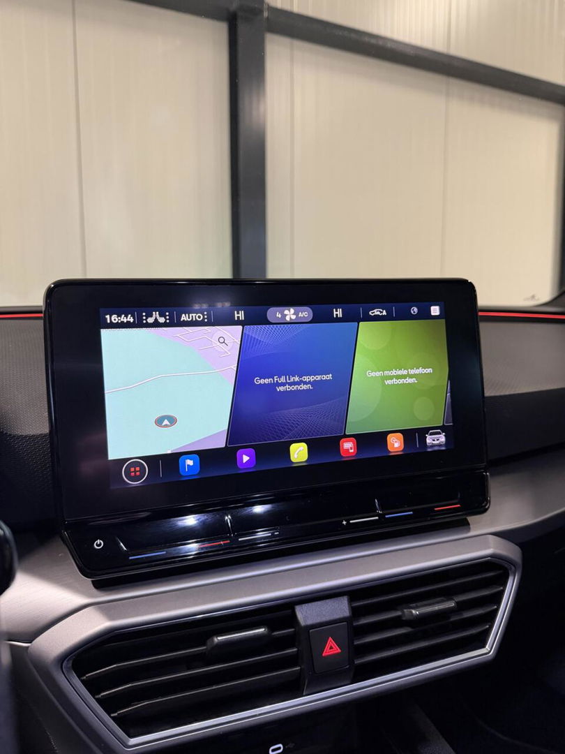 SEAT Leon Sportstourer Seat Leon 1.5 eTSI FR 150PK Virtual Carplay Camera Trekhaak Winterpack