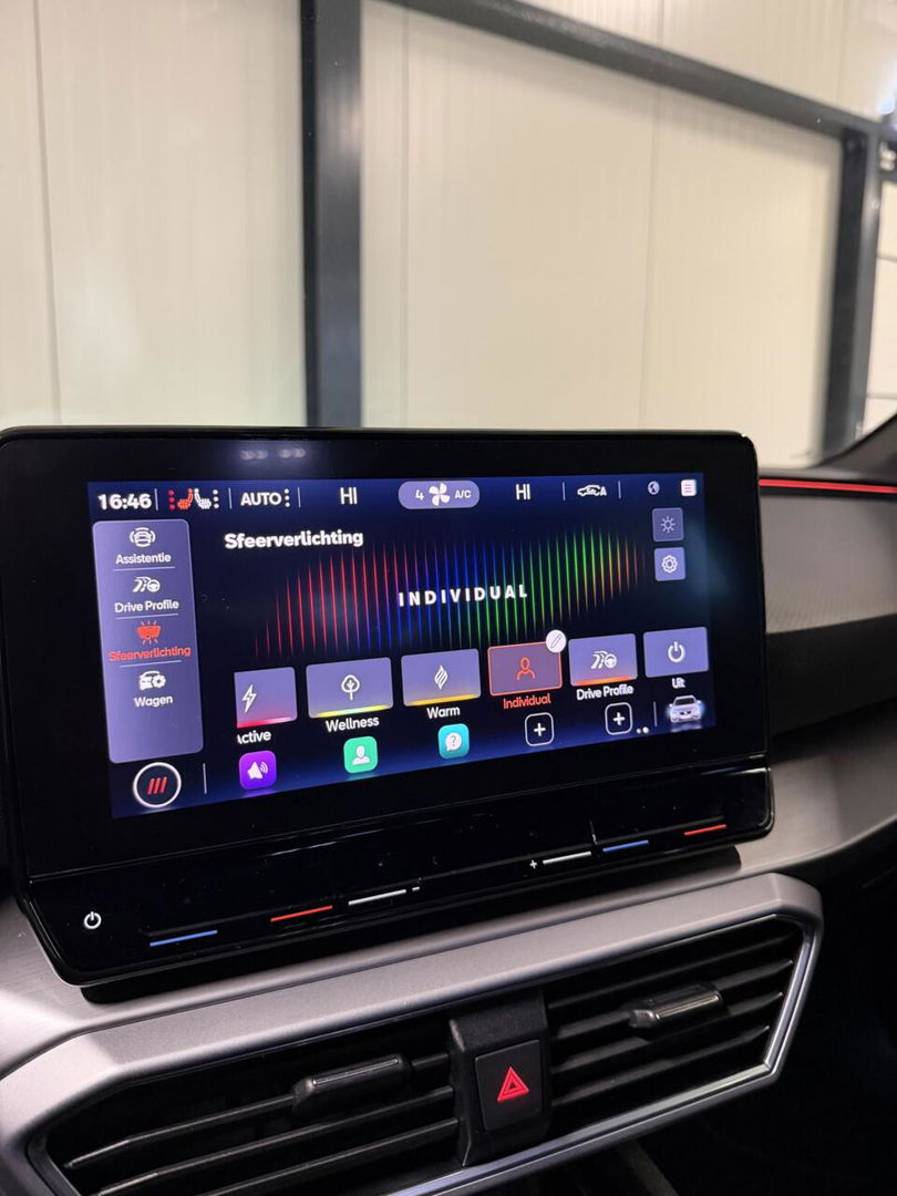 SEAT Leon Sportstourer Seat Leon 1.5 eTSI FR 150PK Virtual Carplay Camera Trekhaak Winterpack