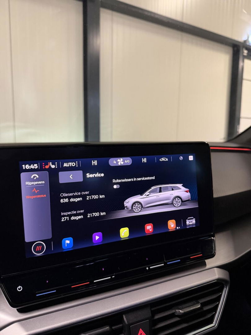 SEAT Leon Sportstourer Seat Leon 1.5 eTSI FR 150PK Virtual Carplay Camera Trekhaak Winterpack