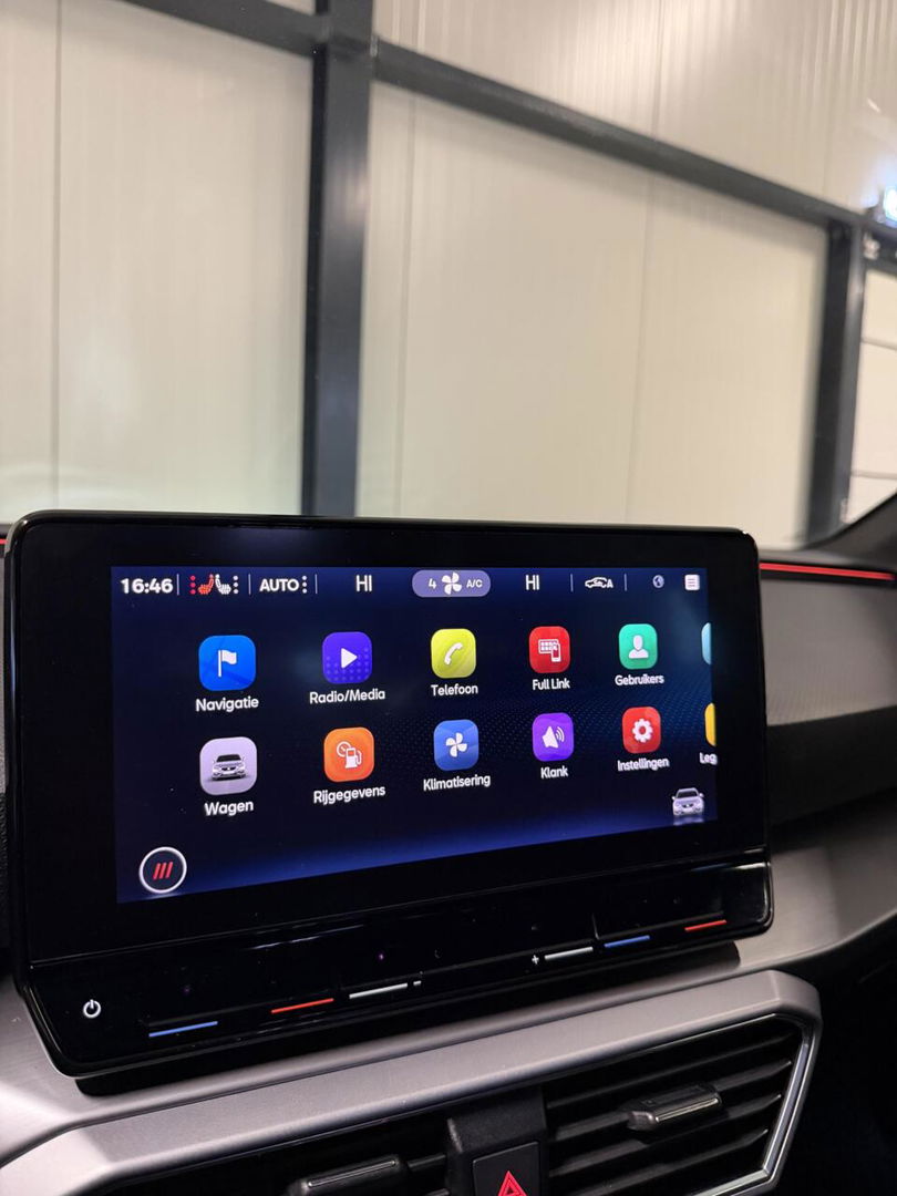 SEAT Leon Sportstourer Seat Leon 1.5 eTSI FR 150PK Virtual Carplay Camera Trekhaak Winterpack