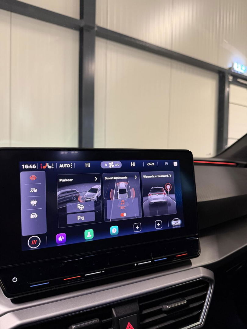 SEAT Leon Sportstourer Seat Leon 1.5 eTSI FR 150PK Virtual Carplay Camera Trekhaak Winterpack