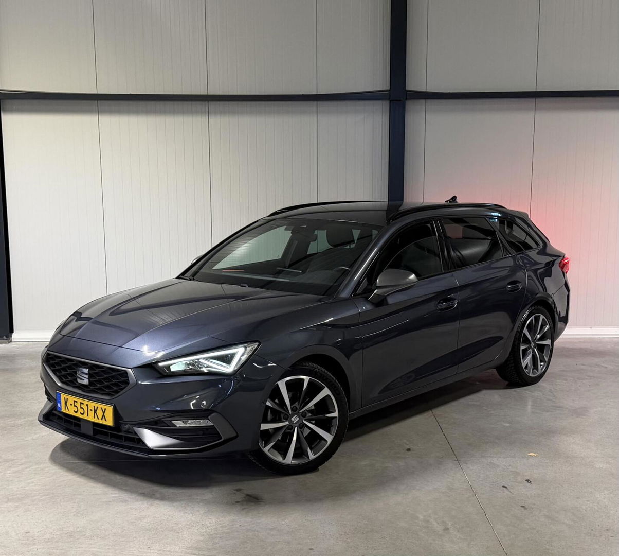SEAT Leon Sportstourer Seat Leon 1.5 eTSI FR 150PK Virtual Carplay Camera Trekhaak Winterpack