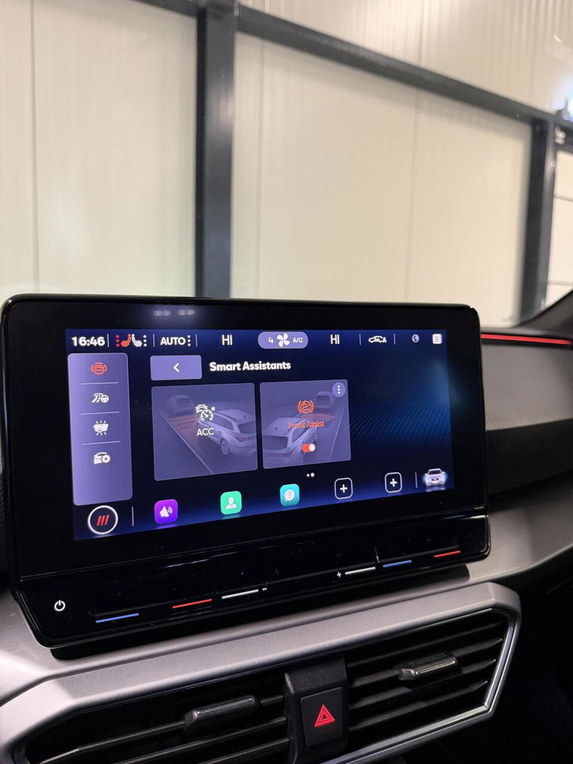 SEAT Leon Sportstourer Seat Leon 1.5 eTSI FR 150PK Virtual Carplay Camera Trekhaak Winterpack