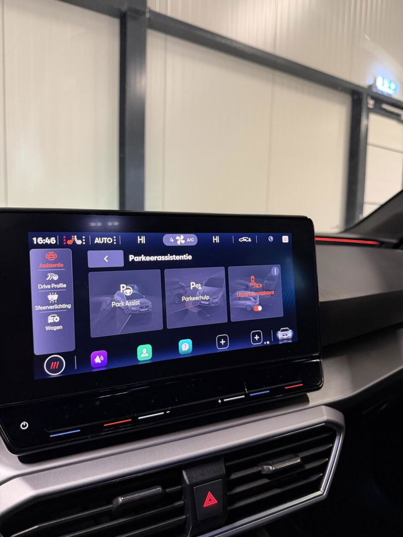 SEAT Leon Sportstourer Seat Leon 1.5 eTSI FR 150PK Virtual Carplay Camera Trekhaak Winterpack