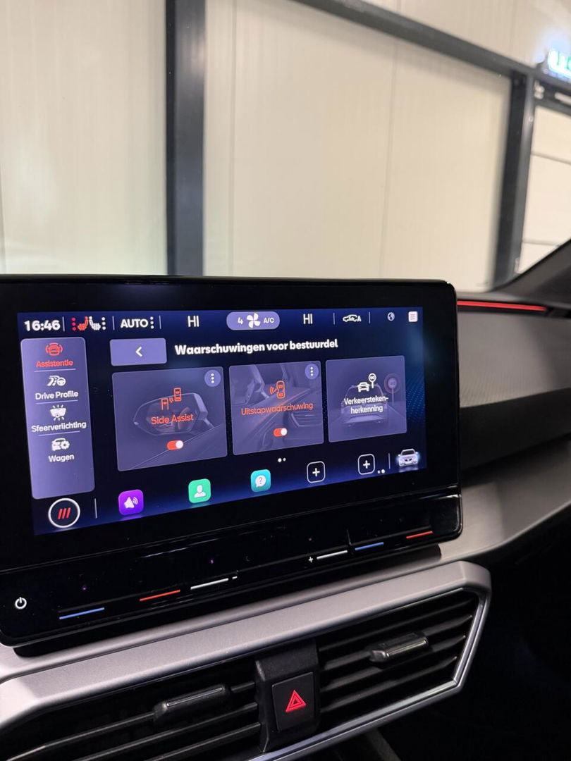 SEAT Leon Sportstourer Seat Leon 1.5 eTSI FR 150PK Virtual Carplay Camera Trekhaak Winterpack