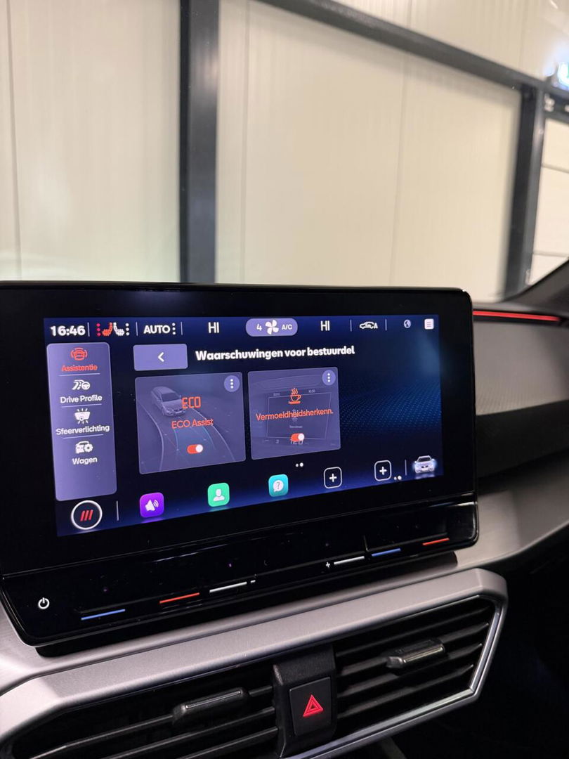 SEAT Leon Sportstourer Seat Leon 1.5 eTSI FR 150PK Virtual Carplay Camera Trekhaak Winterpack