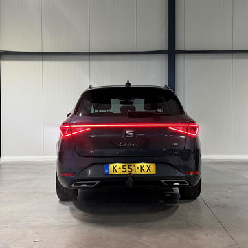 SEAT Leon Sportstourer Seat Leon 1.5 eTSI FR 150PK Virtual Carplay Camera Trekhaak Winterpack