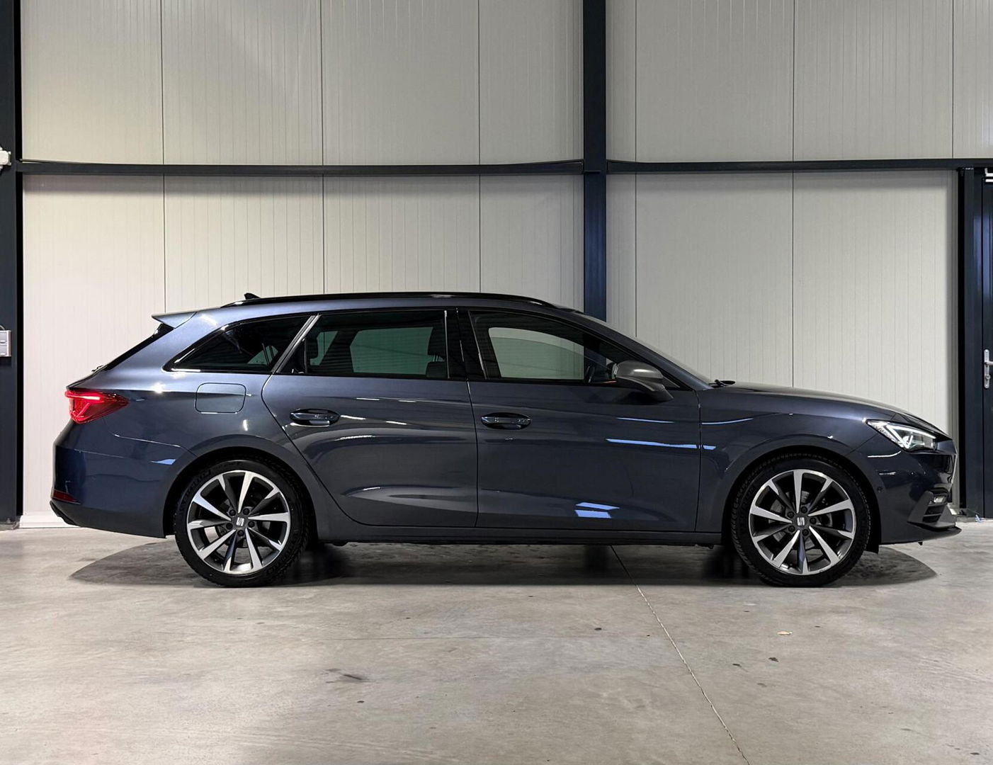 SEAT Leon Sportstourer Seat Leon 1.5 eTSI FR 150PK Virtual Carplay Camera Trekhaak Winterpack