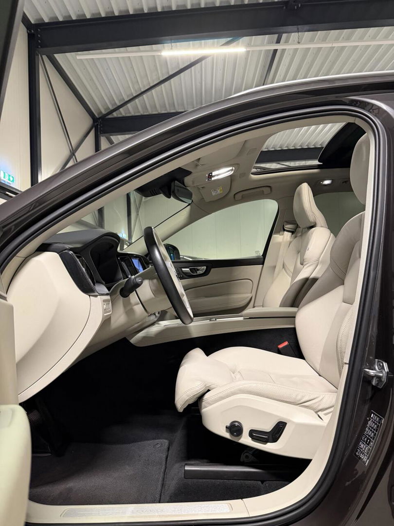 Volvo XC60 2.0 Recharge T6 AWD Inscription Pano H&K Trekhaak