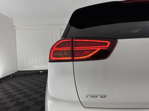 Kia e-Niro ExecutiveLine 64 kWh [ 3-Fase ] {SOH-100%} (INCL-BTW)  Aut.*HEATPUMP | LEATHER | FULL-LED | NAVI-FULLMAP | ADAPTIVE-CRUISE | CAMERA | MEMORY-PACK | LANE-ASSIST | KEYLESS | DIGI-COCKPIT | PRIVACYGLASS | SHIFTPADDLES | 17"ALU*