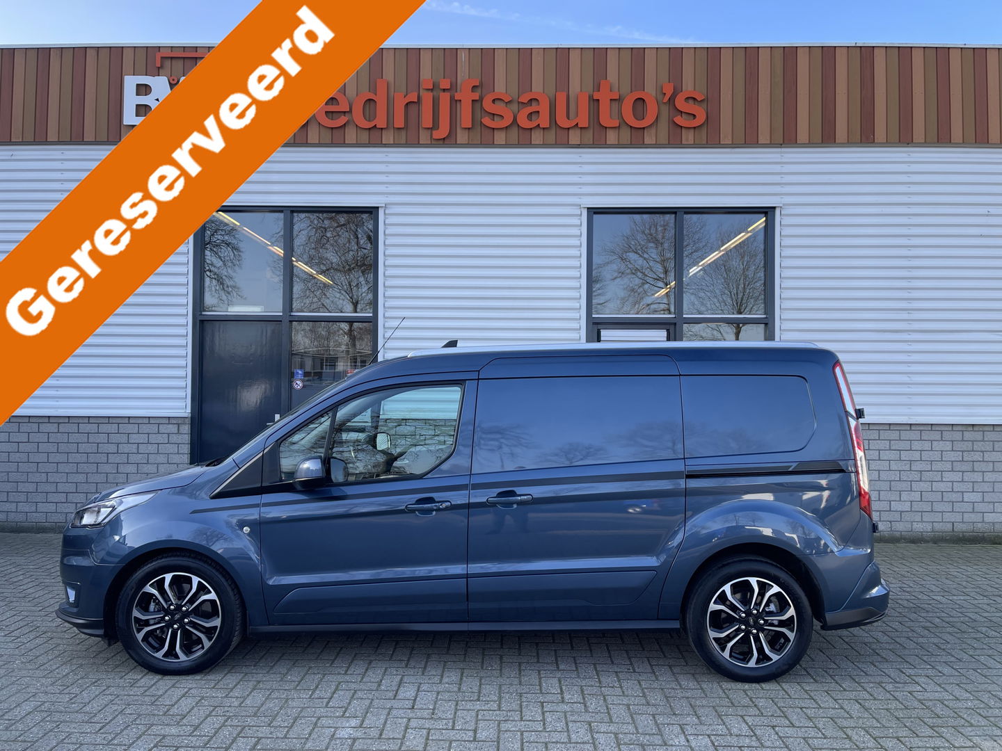Ford Transit Connect 1.5 EcoBlue L2 Sport automaat / vaste prijs rijklaar € 14.950 ex btw / lease vanaf € 252 / dubbele schuifdeur / blauw metallic / camera / trekhaak / stoelverwarming / euro 6 !