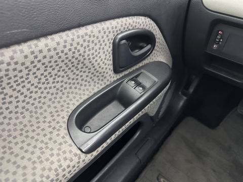 Renault Clio 1.2-16V Community *AIRCO | COMFORTS-SEATS | RADIO-CD*