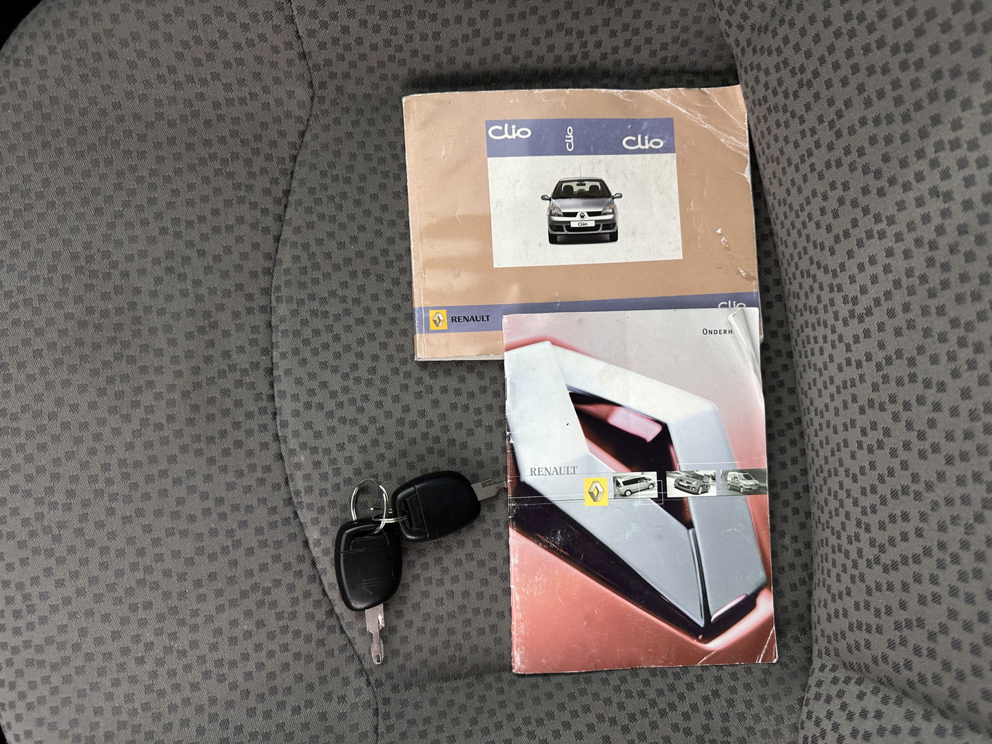 Renault Clio 1.2-16V Community *AIRCO | COMFORTS-SEATS | RADIO-CD*