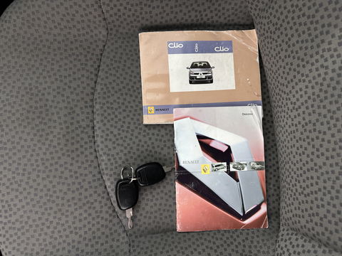 Renault Clio 1.2-16V Community *AIRCO | COMFORTS-SEATS | RADIO-CD*