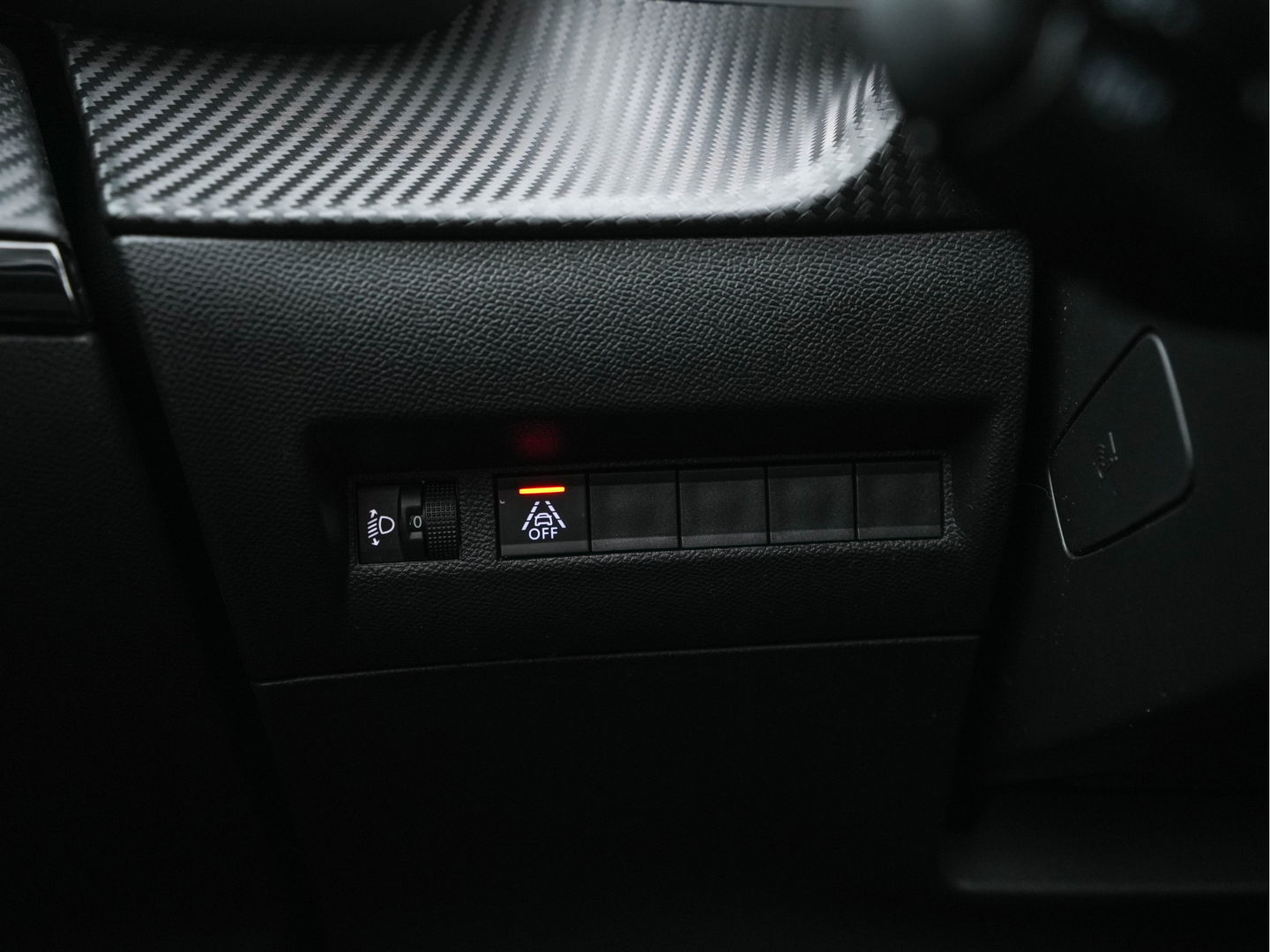 Peugeot e-2008 EV Allure 50 kWh [ 3-Fase ] {SOH-84%} (INCL-BTW) *PANO | LEATHER-FABRIC | FULL-LED | SPORT-SEATS | DIGI-COCKPIT | CAMERA | KEYLESS | PRIVACY-GLASS | DAB+ | NAVI-FULLMAP | ECC | CARPLAY | LANE-ASSIST | PDC | CRUISE | 17''ALU*