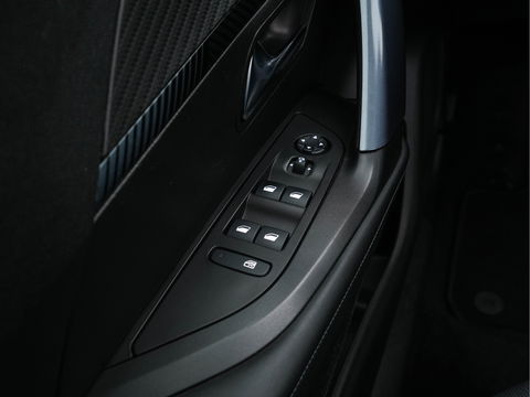 Peugeot e-2008 EV Allure 50 kWh [ 3-Fase ] {SOH-84%} (INCL-BTW) *PANO | LEATHER-FABRIC | FULL-LED | SPORT-SEATS | DIGI-COCKPIT | CAMERA | KEYLESS | PRIVACY-GLASS | DAB+ | NAVI-FULLMAP | ECC | CARPLAY | LANE-ASSIST | PDC | CRUISE | 17''ALU*