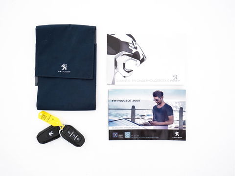 Peugeot e-2008 EV Allure 50 kWh [ 3-Fase ] {SOH-84%} (INCL-BTW) *PANO | LEATHER-FABRIC | FULL-LED | SPORT-SEATS | DIGI-COCKPIT | CAMERA | KEYLESS | PRIVACY-GLASS | DAB+ | NAVI-FULLMAP | ECC | CARPLAY | LANE-ASSIST | PDC | CRUISE | 17''ALU*