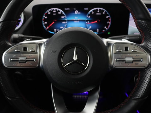 Mercedes-Benz GLA 200 Business Solution AMG | Panoramadak | Carplay | Matrix LED | Stoelverwarming | Trekhaak | Memory | Leder/Alcantara | Navigatie | Park Assist