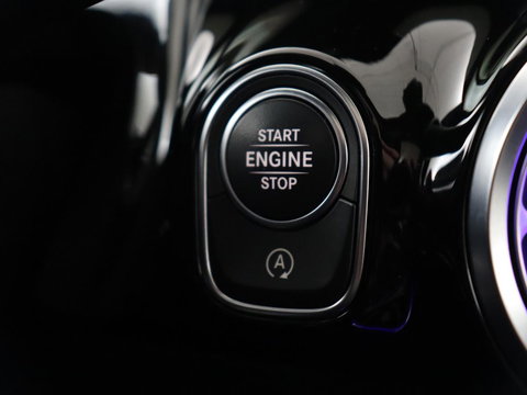Mercedes-Benz GLA 200 Business Solution AMG | Panoramadak | Carplay | Matrix LED | Stoelverwarming | Trekhaak | Memory | Leder/Alcantara | Navigatie | Park Assist