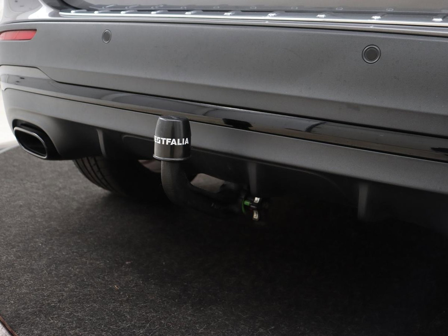 Mercedes-Benz GLA 200 Business Solution AMG | Panoramadak | Carplay | Matrix LED | Stoelverwarming | Trekhaak | Memory | Leder/Alcantara | Navigatie | Park Assist