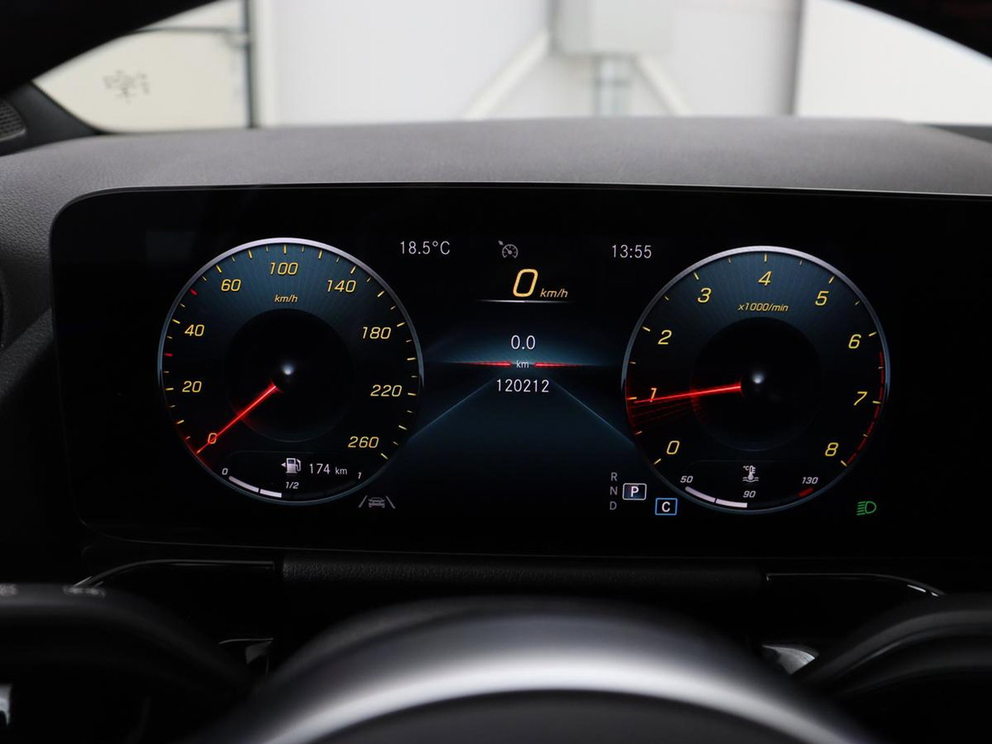 Mercedes-Benz GLA 200 Business Solution AMG | Panoramadak | Carplay | Matrix LED | Stoelverwarming | Trekhaak | Memory | Leder/Alcantara | Navigatie | Park Assist