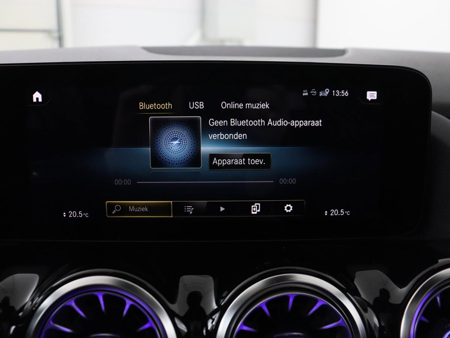 Mercedes-Benz GLA 200 Business Solution AMG | Panoramadak | Carplay | Matrix LED | Stoelverwarming | Trekhaak | Memory | Leder/Alcantara | Navigatie | Park Assist