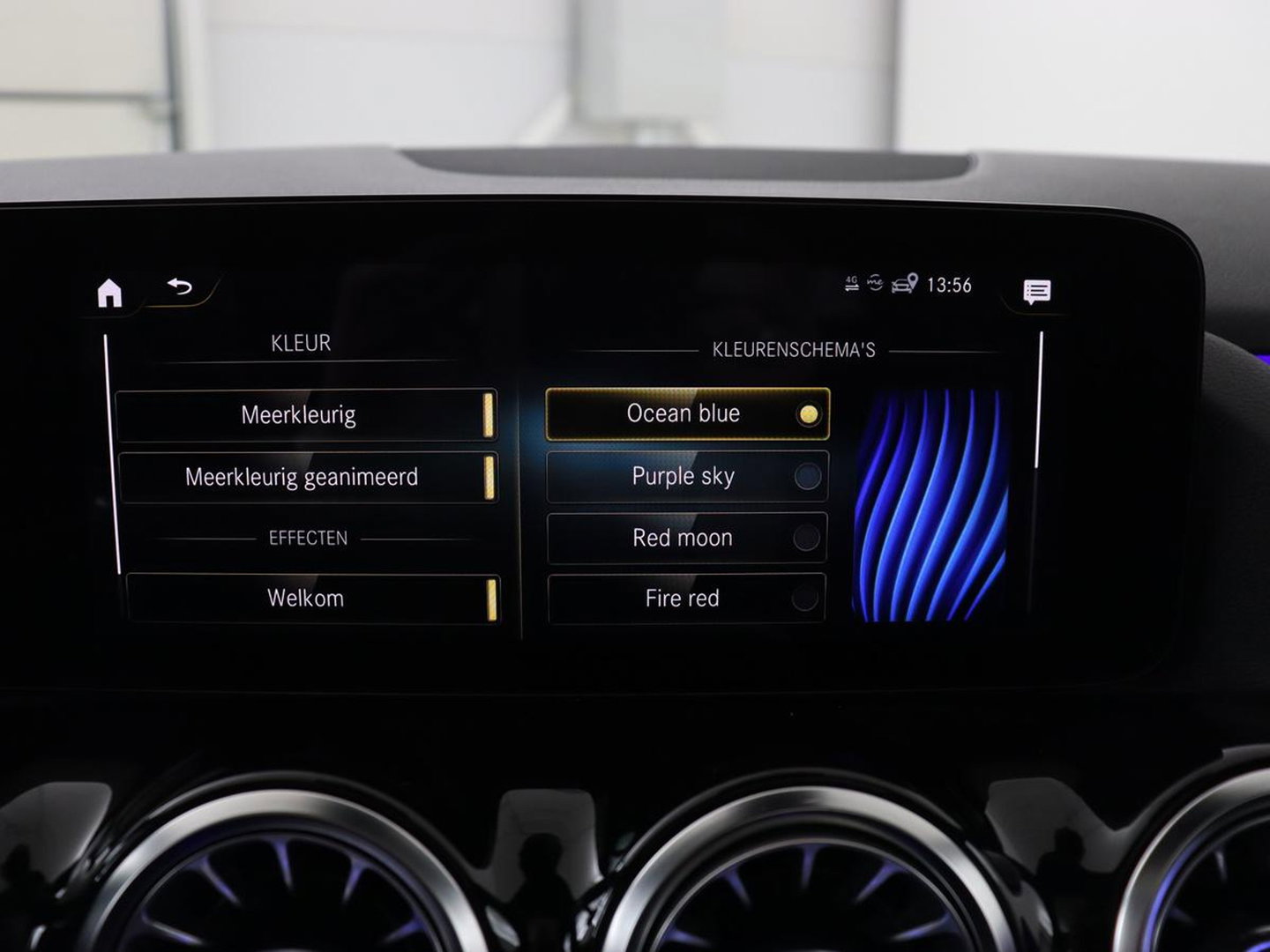 Mercedes-Benz GLA 200 Business Solution AMG | Panoramadak | Carplay | Matrix LED | Stoelverwarming | Trekhaak | Memory | Leder/Alcantara | Navigatie | Park Assist