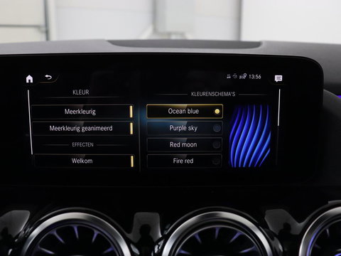 Mercedes-Benz GLA 200 Business Solution AMG | Panoramadak | Carplay | Matrix LED | Stoelverwarming | Trekhaak | Memory | Leder/Alcantara | Navigatie | Park Assist