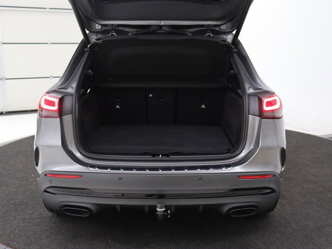 Mercedes-Benz GLA 200 Business Solution AMG | Panoramadak | Carplay | Matrix LED | Stoelverwarming | Trekhaak | Memory | Leder/Alcantara | Navigatie | Park Assist