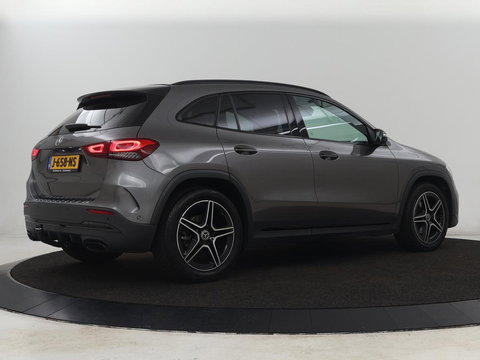 Mercedes-Benz GLA 200 Business Solution AMG | Panoramadak | Carplay | Matrix LED | Stoelverwarming | Trekhaak | Memory | Leder/Alcantara | Navigatie | Park Assist