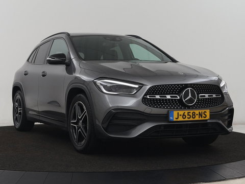 Mercedes-Benz GLA 200 Business Solution AMG | Panoramadak | Carplay | Matrix LED | Stoelverwarming | Trekhaak | Memory | Leder/Alcantara | Navigatie | Park Assist