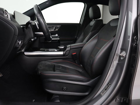 Mercedes-Benz GLA 200 Business Solution AMG | Panoramadak | Carplay | Matrix LED | Stoelverwarming | Trekhaak | Memory | Leder/Alcantara | Navigatie | Park Assist