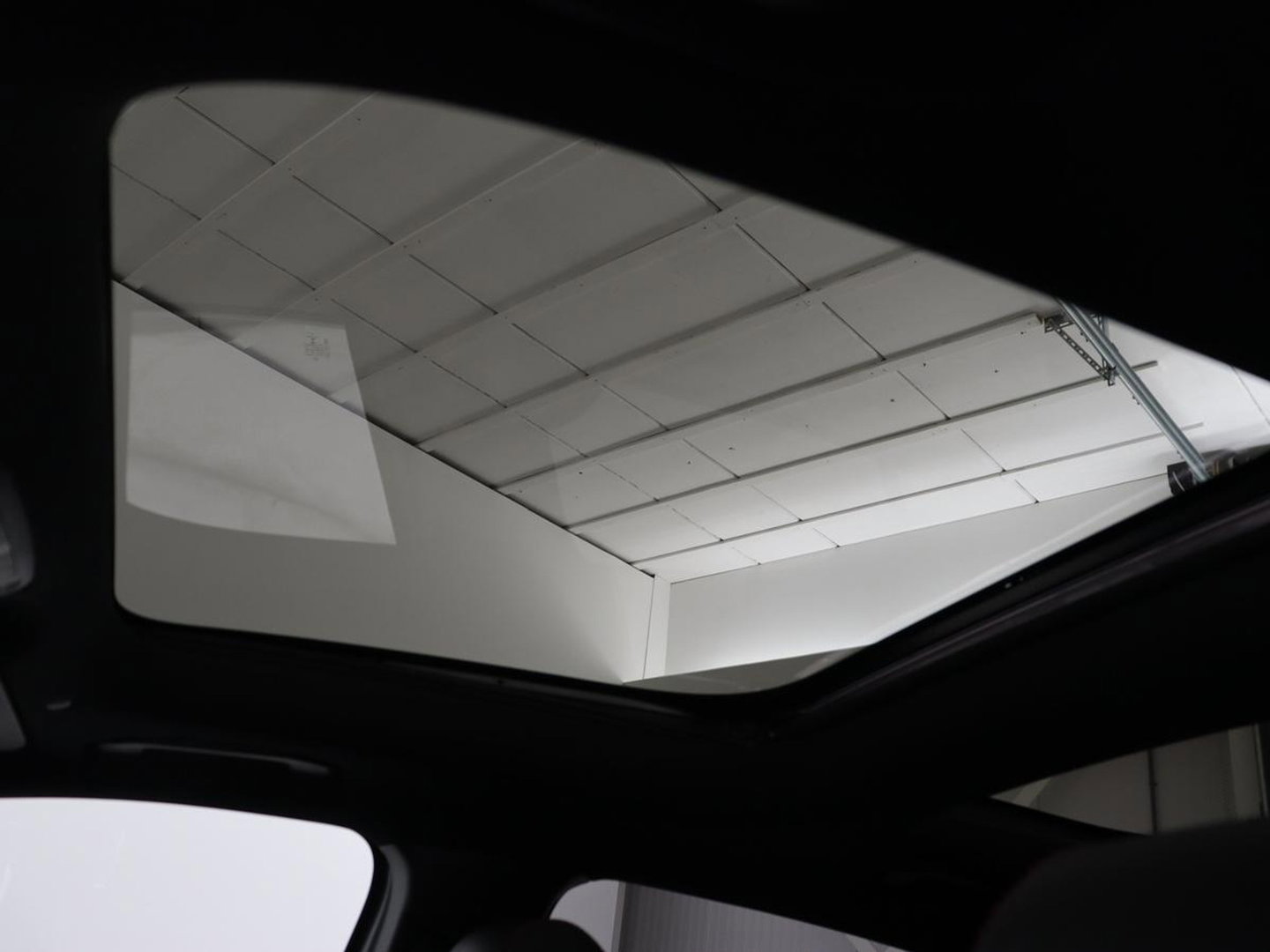 Mercedes-Benz GLA 200 Business Solution AMG | Panoramadak | Carplay | Matrix LED | Stoelverwarming | Trekhaak | Memory | Leder/Alcantara | Navigatie | Park Assist