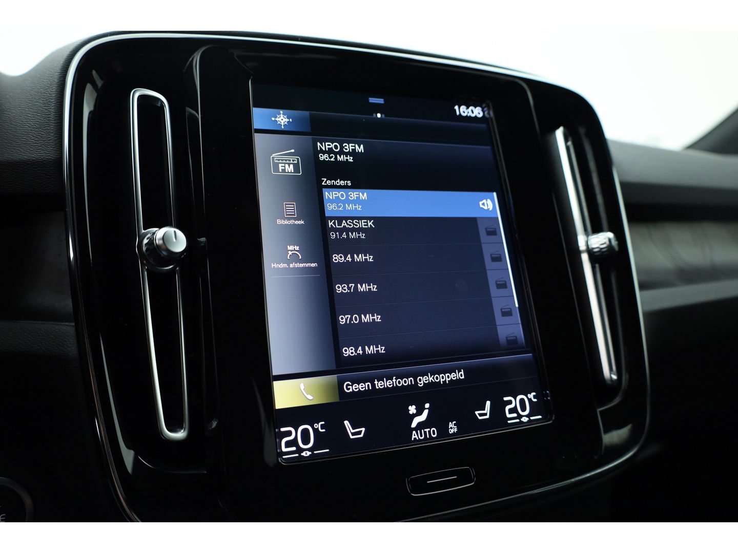 Volvo XC40 1.5 T4 Plug-in hybrid Core Bright | Adap. Cruise | Stoel+  stuurverw. | Dodehoek | Camera | 19 inch |