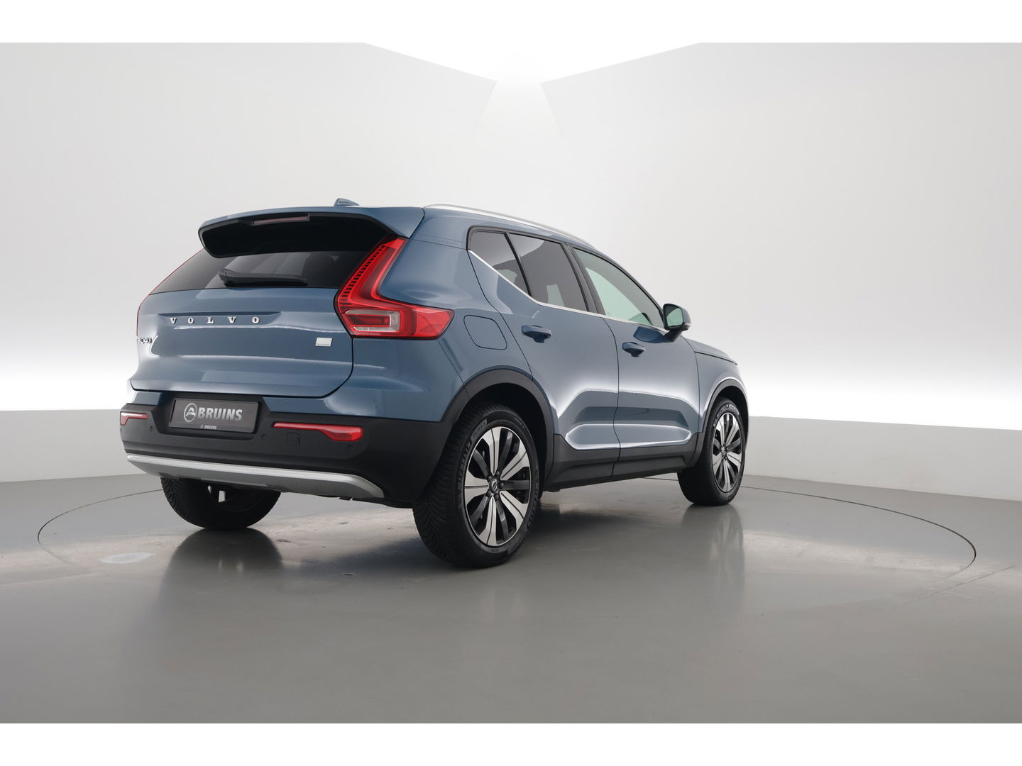 Volvo XC40 1.5 T4 Plug-in hybrid Core Bright | Adap. Cruise | Stoel+  stuurverw. | Dodehoek | Camera | 19 inch |