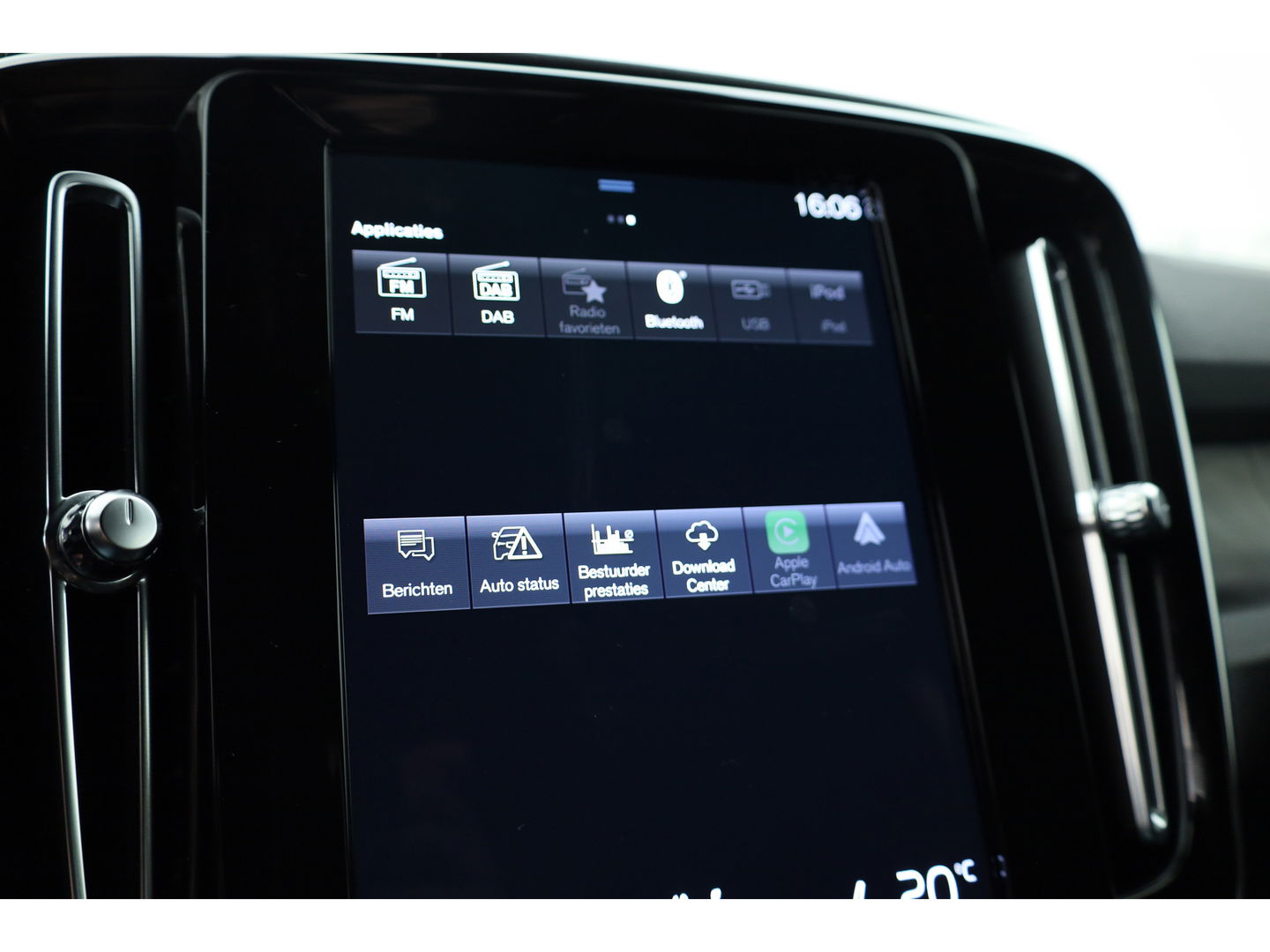 Volvo XC40 1.5 T4 Plug-in hybrid Core Bright | Adap. Cruise | Stoel+  stuurverw. | Dodehoek | Camera | 19 inch |