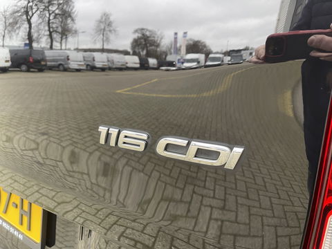 Mercedes-Benz Vito 116 CDI automaat rolstoelbus / speciaal gebouwd voor rolstoel bestuurder / € 27.950 marge / zwart metallic / lift / hand gas en rem / airco / cruise control / euro 6 diesel