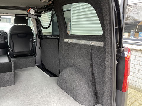 Mercedes-Benz Vito 116 CDI automaat rolstoelbus / speciaal gebouwd voor rolstoel bestuurder / € 27.950 marge / zwart metallic / lift / hand gas en rem / airco / cruise control / euro 6 diesel