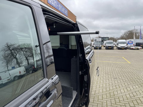 Mercedes-Benz Vito 116 CDI automaat rolstoelbus / speciaal gebouwd voor rolstoel bestuurder / € 27.950 marge / zwart metallic / lift / hand gas en rem / airco / cruise control / euro 6 diesel