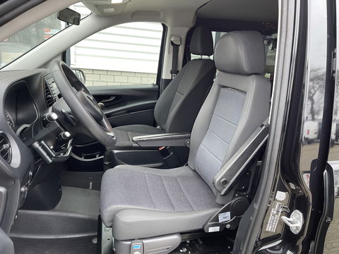 Mercedes-Benz Vito 116 CDI automaat rolstoelbus / speciaal gebouwd voor rolstoel bestuurder / € 27.950 marge / zwart metallic / lift / hand gas en rem / airco / cruise control / euro 6 diesel