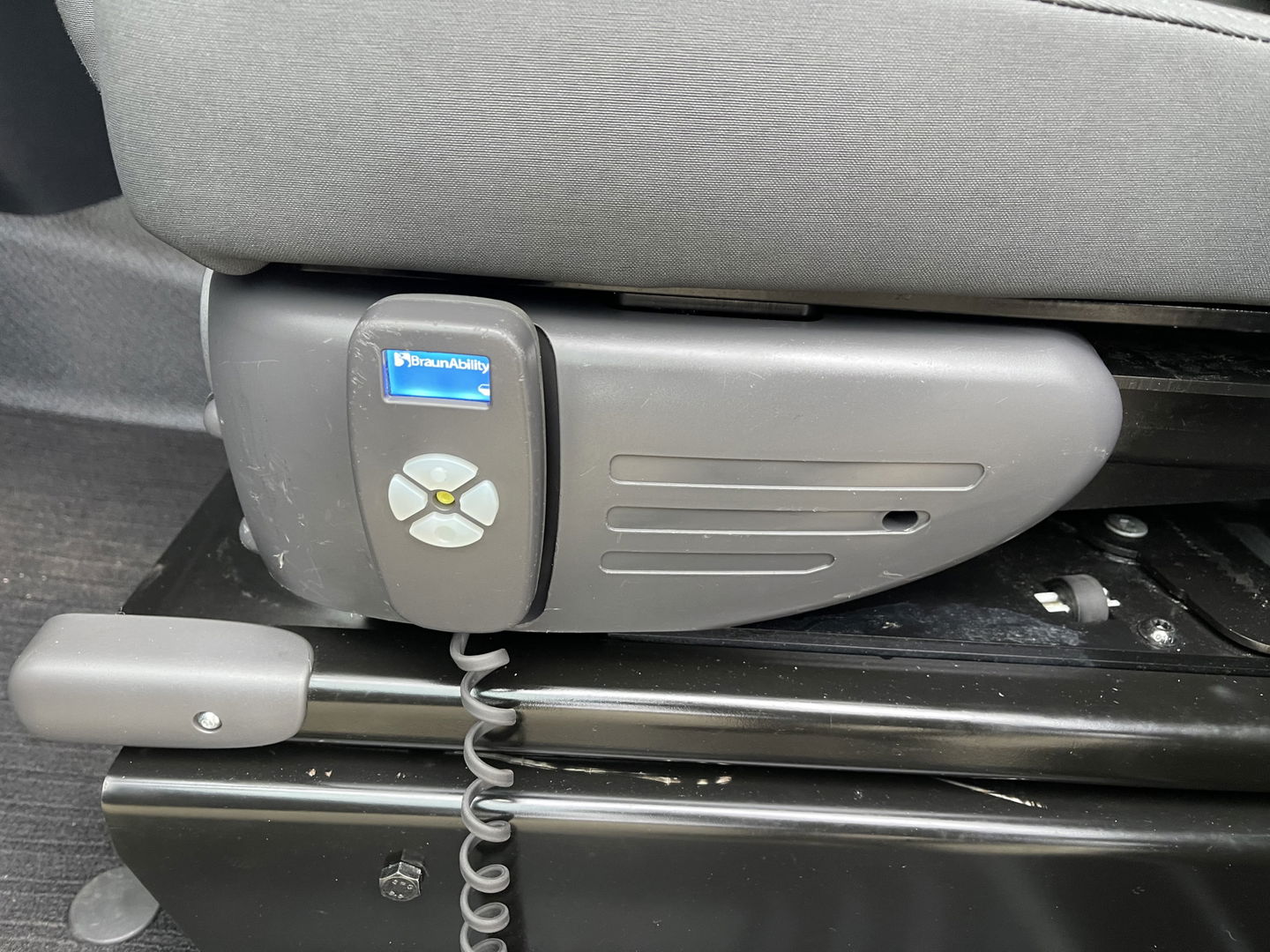 Mercedes-Benz Vito 116 CDI automaat rolstoelbus / speciaal gebouwd voor rolstoel bestuurder / € 27.950 marge / zwart metallic / lift / hand gas en rem / airco / cruise control / euro 6 diesel