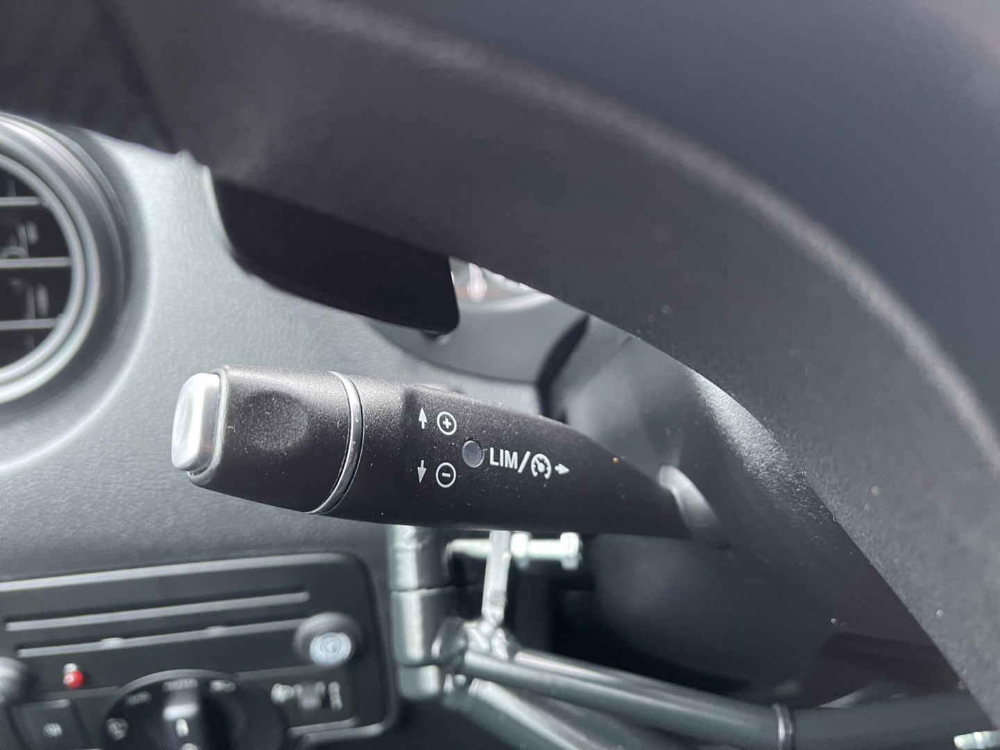 Mercedes-Benz Vito 116 CDI automaat rolstoelbus / speciaal gebouwd voor rolstoel bestuurder / € 27.950 marge / zwart metallic / lift / hand gas en rem / airco / cruise control / euro 6 diesel